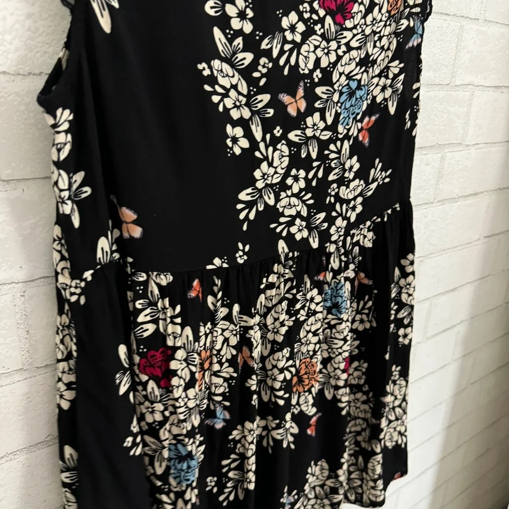 LC LAUREN CONRAD Black Hi-Low Flowered Babydoll Sleeveless Top - Picture 7 of 10